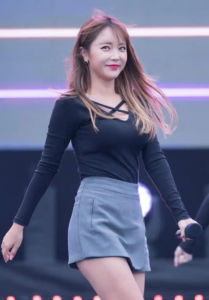 洪真英  黑色鱼嘴鞋美腿玉足合集