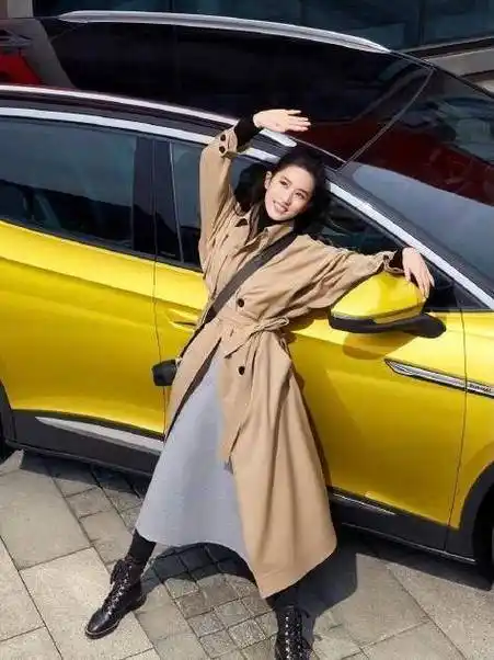 神仙姐姐刘亦菲,穿风衣好帅气,现代装也很不错哦_电视剧_生活_身材