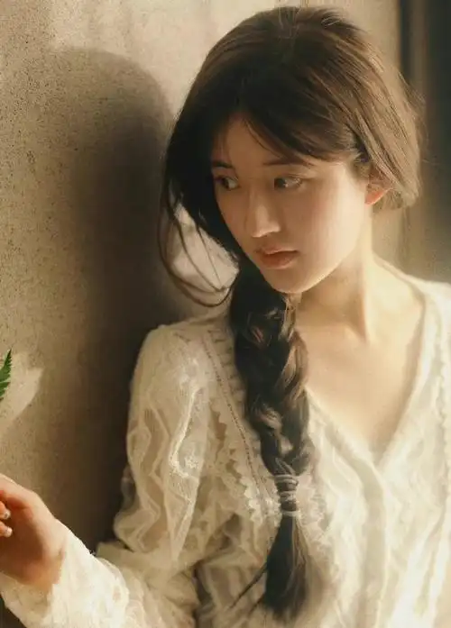 赵露思敷面膜对镜两宫格##赵露思晒敷面膜对镜拍##赵露思麻花辫毒镜