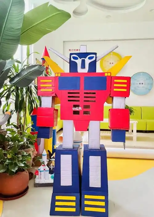 幼儿园手工作业纸箱机器人