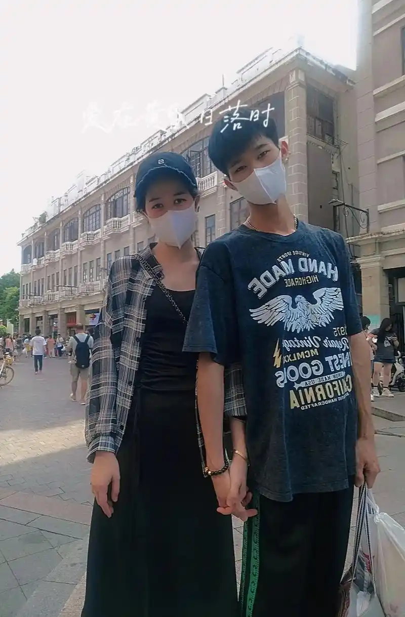 爱会垫脚也会弯腰 #身高差 #165和175 #广州搭 - 抖音