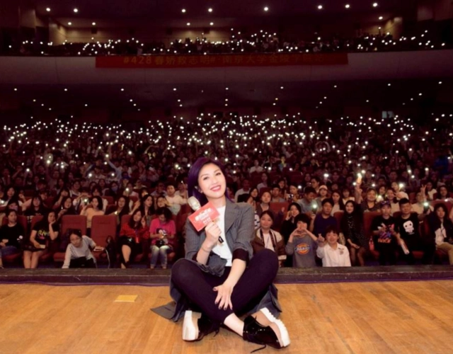 电影里,她是余春娇,电影外,她是杨千嬅.