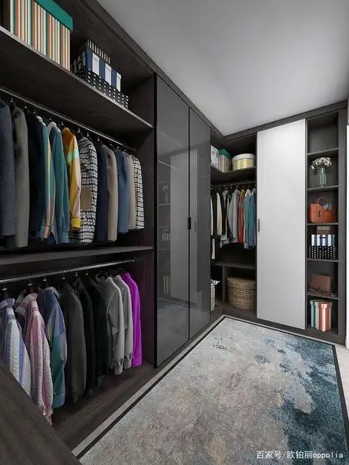 如何设计装修一个迷你小衣帽间?