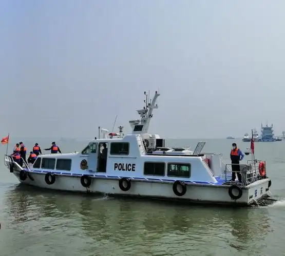 长江梅龙段一人员落水 曙光救援队出动救援 - 池州民生 - 池州人论坛