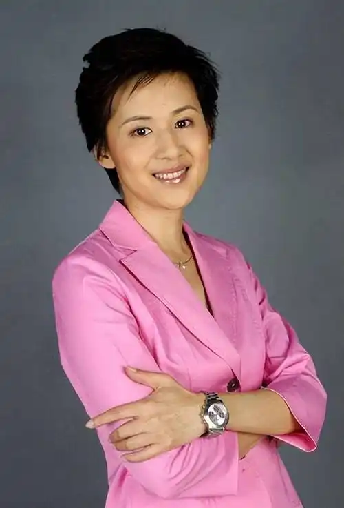 东方卫视主持人王津元,嫁上海富豪郭广昌,今49岁生3个娃好幸福_主理