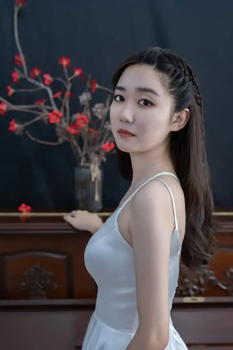 钢琴写真照.#钢琴写真  - 抖音