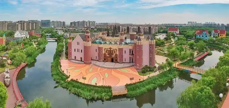 自2017年6月28日开园以来,上海安徒生童话乐园已经接待了近50万游客