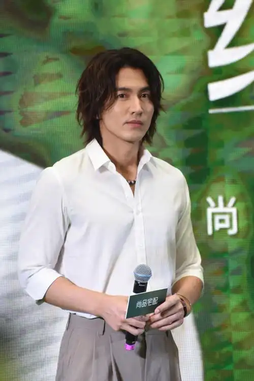 言承旭同栖散策