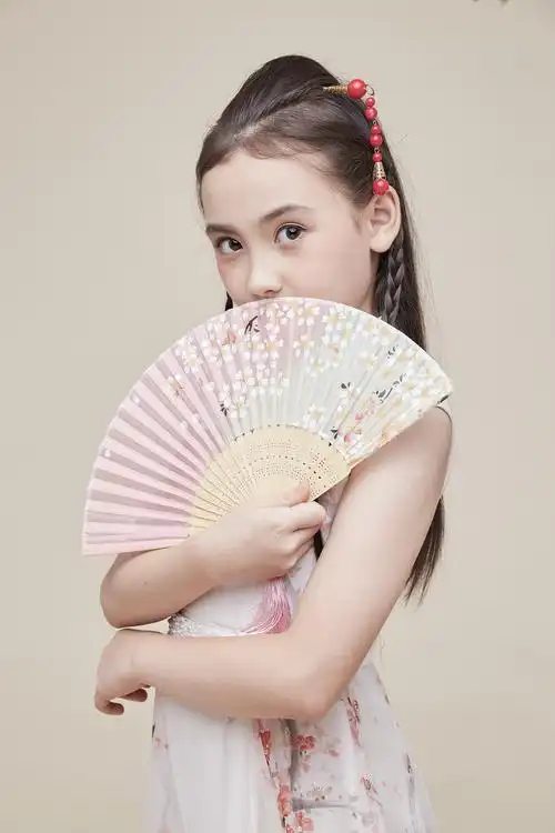 p>宋梓欣,中美混血女孩,2010年1月26日出生于广东中山.