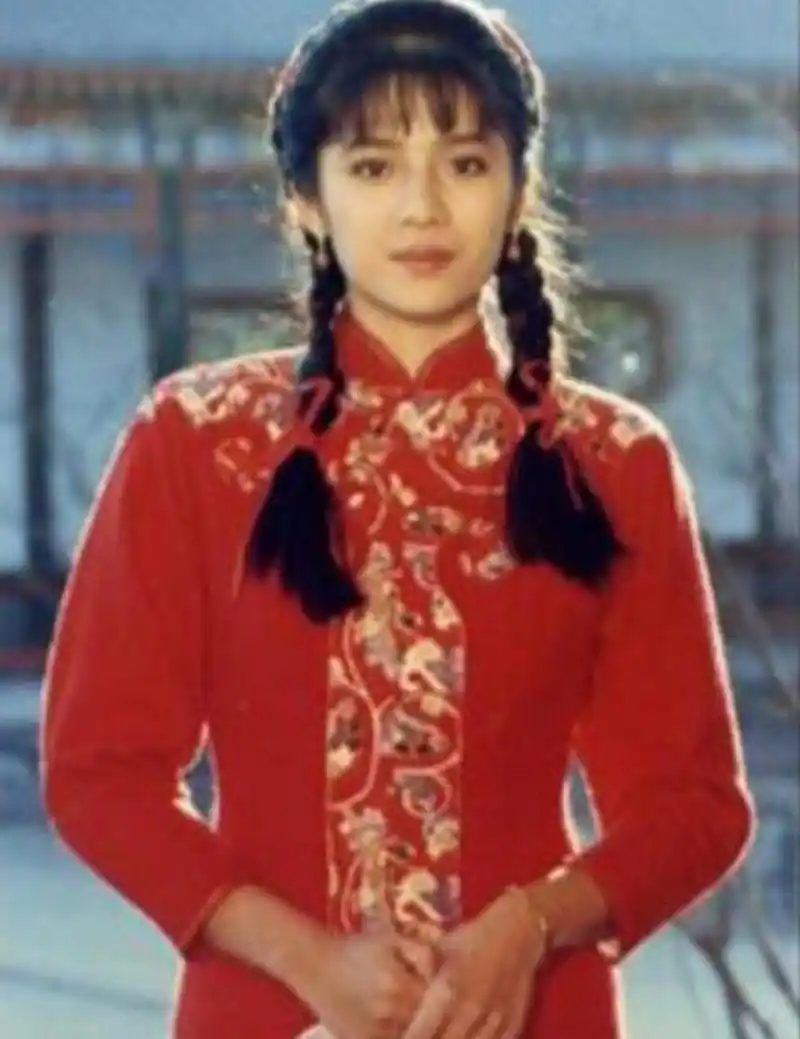 百家号星火计划# 89年,刚刚20岁的曾哲贞演完《婉君》以后,恋爱脑的