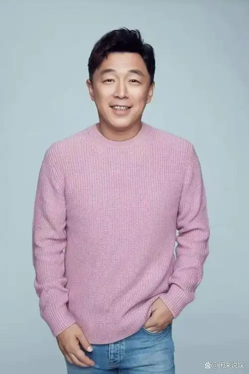 其实黄渤长得不算帅,看起来痞痞的,但情商高,有魅力!