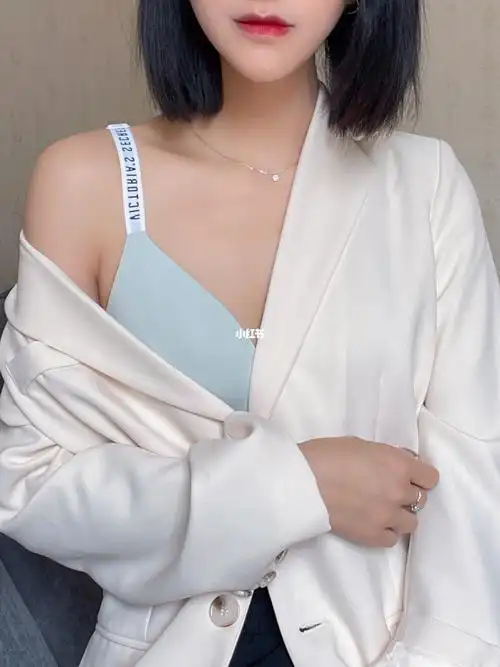 春夏穿搭的点睛之笔|字母肩带文胸_肩带_春夏穿搭_文胸_内衣_穿搭