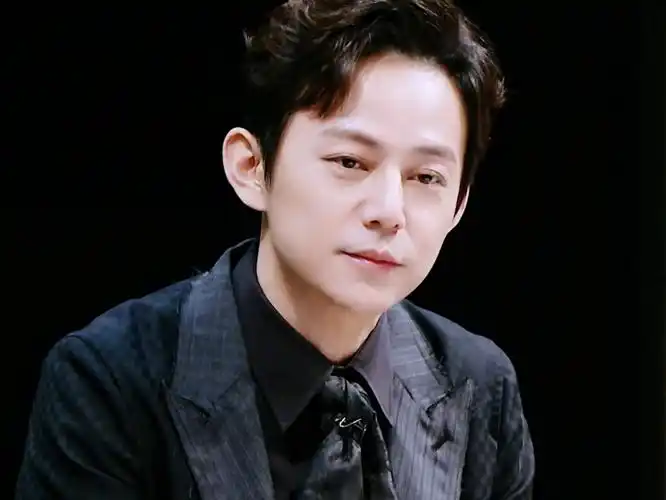 何炅父亲欠款40万被强制执行,网友:为啥贵圈这么多父母拖后腿的