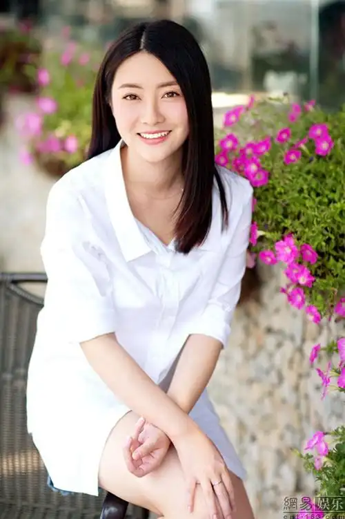 辣妈正传热播朱锐推出清新写真