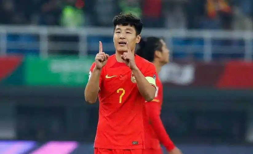 我们队队员们放手一搏,从左路发起猛烈攻击,最终由武磊个人独中三