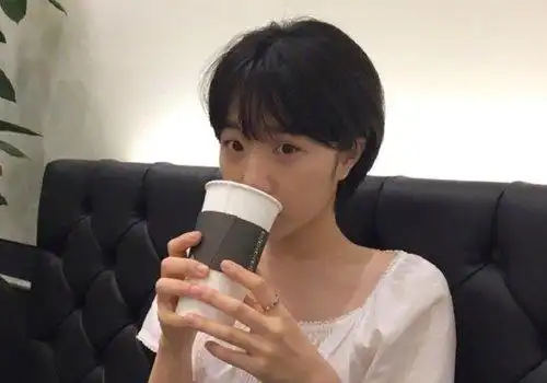 学生发型 >> 超短发可以说是学院风最佳发型 乖巧女生文艺范儿短发