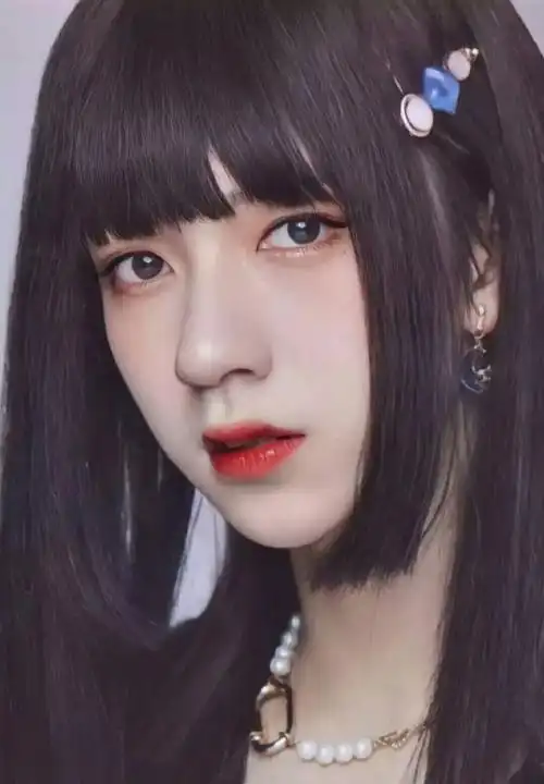 贺峻霖是一个让女生都自愧不如的.