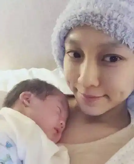 谢娜诞下双胞胎小公主,这一次我重新理解"女子本若为母则刚"