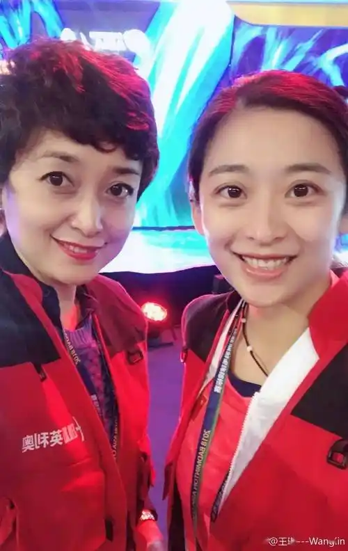 中国羽毛球女神久违现身,仍美得动人心魄,连李宗伟都曾被她迷倒_王琳