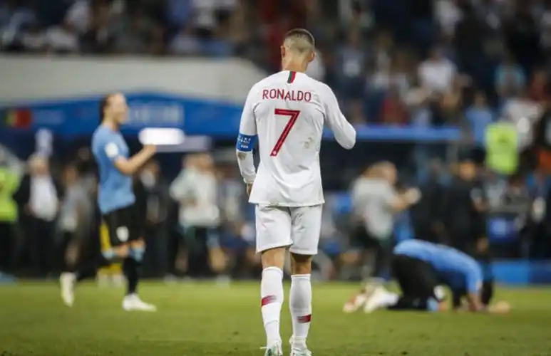 看到c罗,梅西两位球王落寞的背影 会参加下一届吗-搜狐大视野-搜狐新