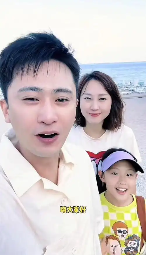 愿杨帆一家三口尽情享受欢乐时光,同时也祝福他主持事业蓬勃发展.