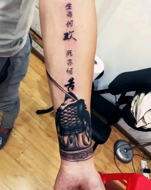 至尊宝纹身图片_手臂老传统纹身图案