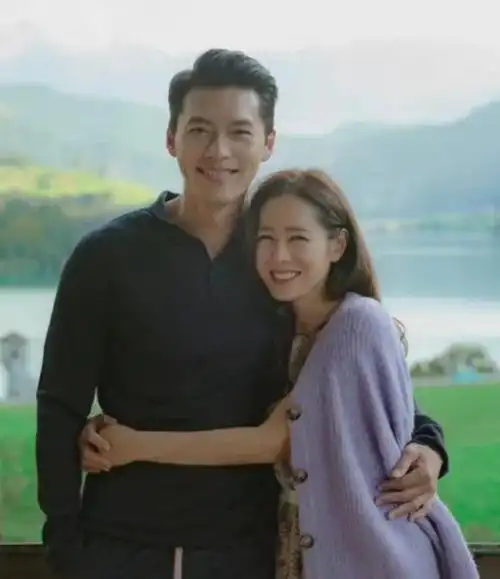 玄彬孙艺珍出演眼泪女王#之前金秀贤在ins分享了两张婚礼花絮照片不