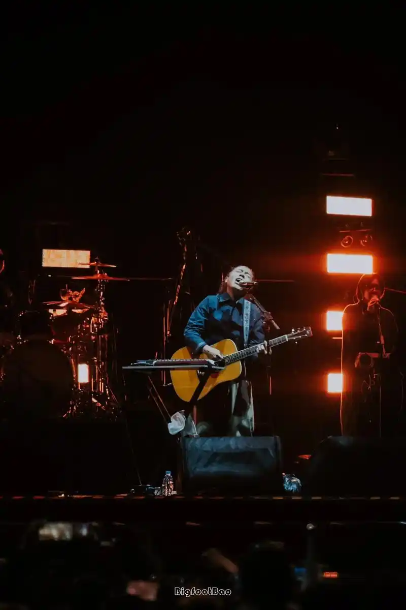 老三样乐队在丽江音乐节请歌迷 - 抖音