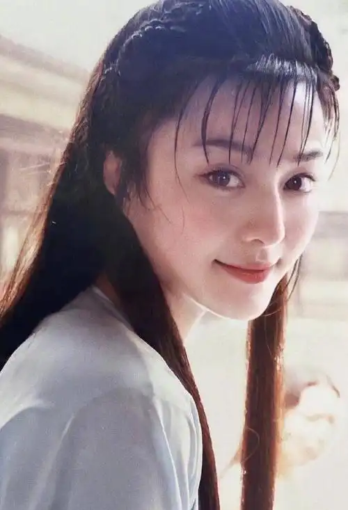 范冰冰20岁清纯旧照曝光 造型重回"金锁"