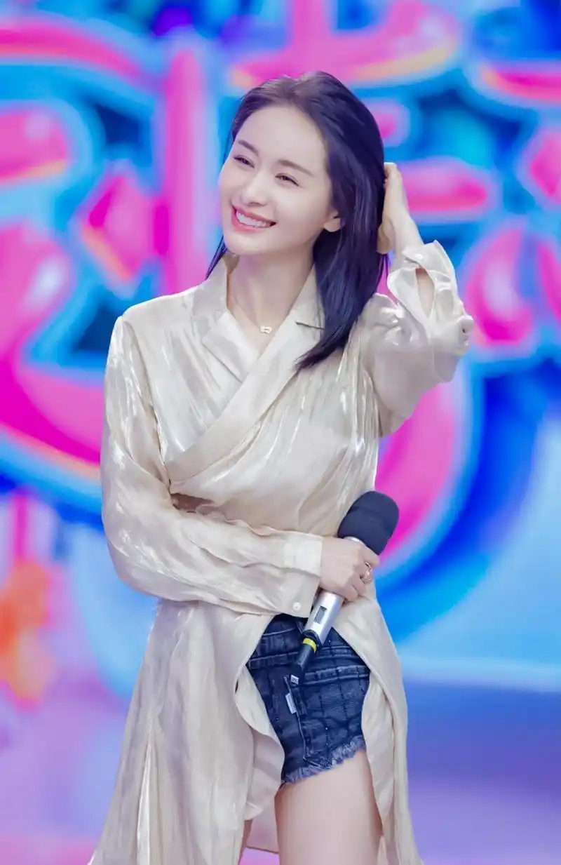 王子文披肩长发也太美了吧!被她这款造型吸粉了,我承认我柠檬