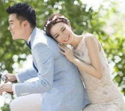 陈赫秒删首次晒张子萱照片,暗戳戳秀恩爱,喝三万多名酒惹争议_生活