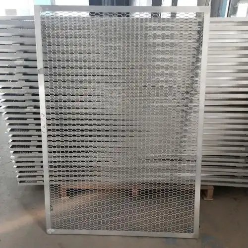 钢板网菱形网格铁网金属拉伸网扩张网吊顶装饰铁丝网车间隔离网