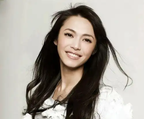 姚晨代言自然堂护肤品女王携手国民第一美妆品牌