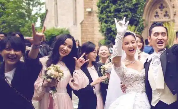 佟丽娅的伴娘团曾被嘲讽不够排场,如今个个大红大紫,打脸众网友