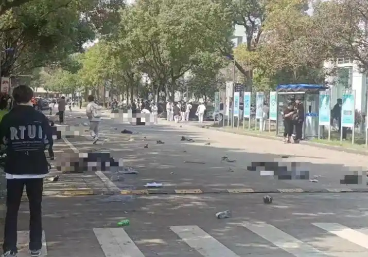 高校内开车撞人致3死16伤撞向同学的大专学生