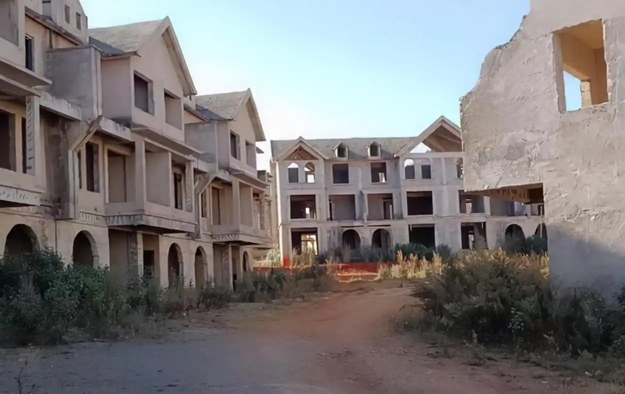 沈阳有一"烂尾别墅群",内有上百座别墅,却至今"烂尾"九年