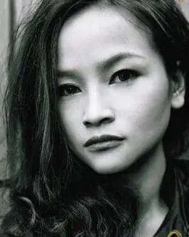 伍佳丽,中国大陆新晋女歌手.