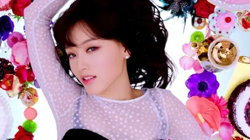 这个韩国女歌手叫什么 这个mv歌名叫什么 谢谢!