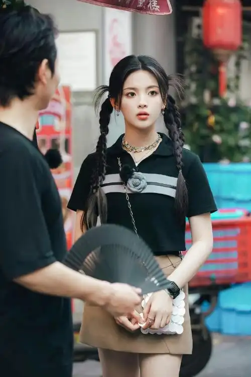 杨超越采耳##杨超越双马尾麻花辫造型