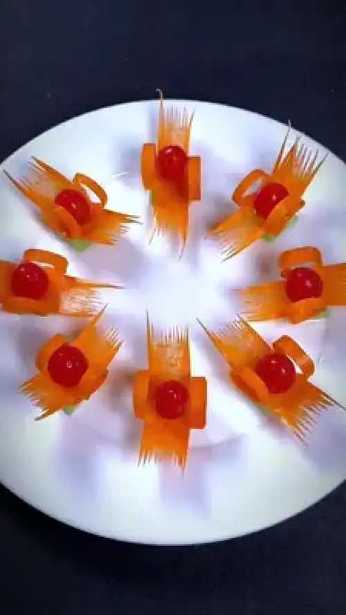 萝卜这样切简单又好看#摆盘技巧 #厨师 #刀工 #摆盘花做法 #吃出仪式