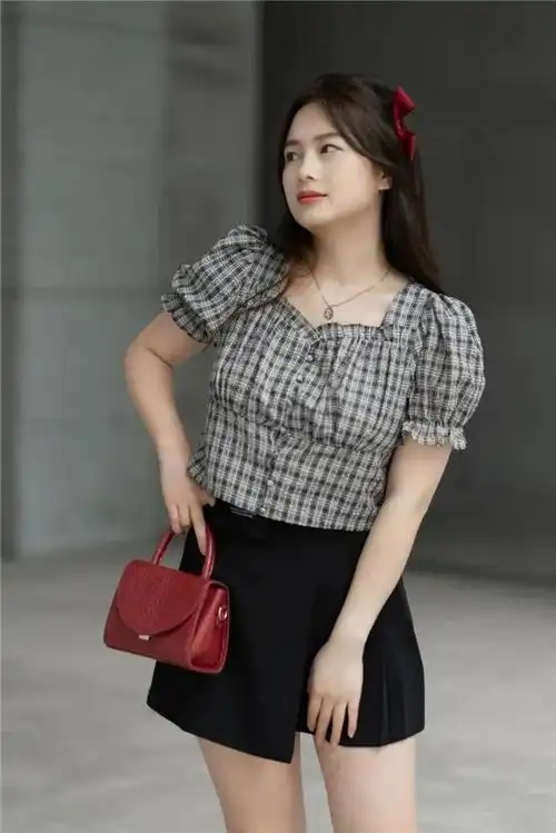 可能很多微胖身材的姐妹都十分担心在夏天会暴露自己的身材问题,但