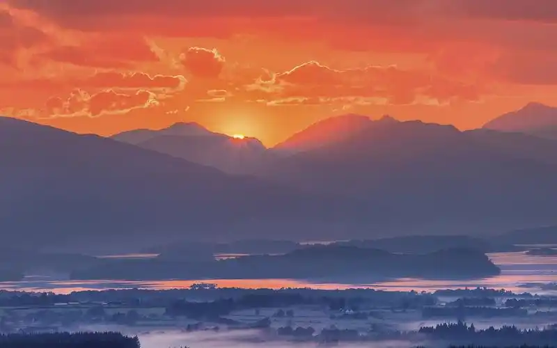 壮阔大山美丽云朵风景图片壁纸