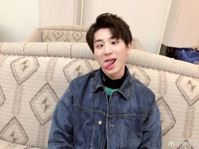 原创声入人心男团首张大碟先导单曲全球发行蔡蔡的宣传有点傻