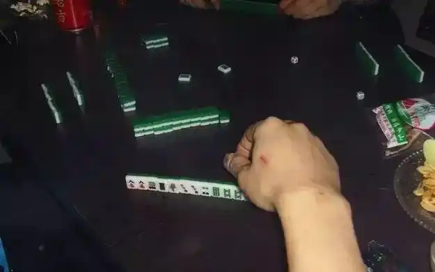 只要那个地方能打麻将 02 连江人从麻将里学到的真理 幺鸡,八筒 该冲