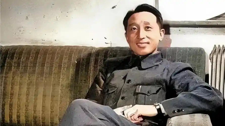 这是五十年代张作霖的儿子张学思的罕见留影