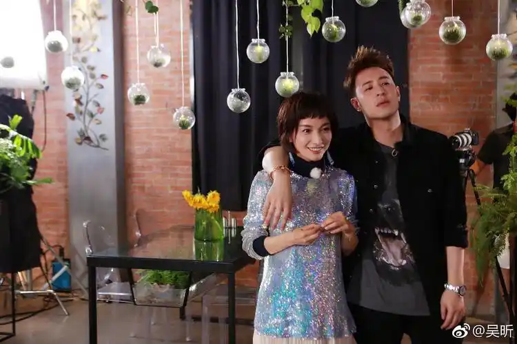 不懂就问,吴昕和潘帅是在一起了吗?正式交往?