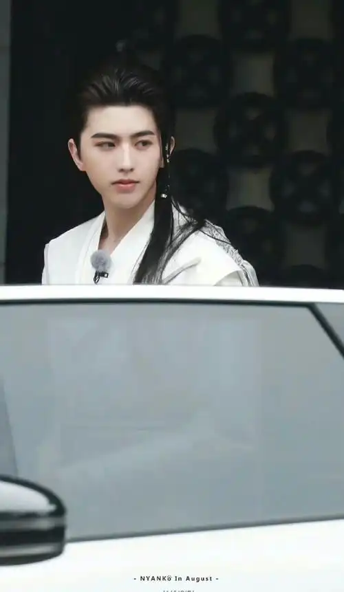 蔡徐坤的古装扮相