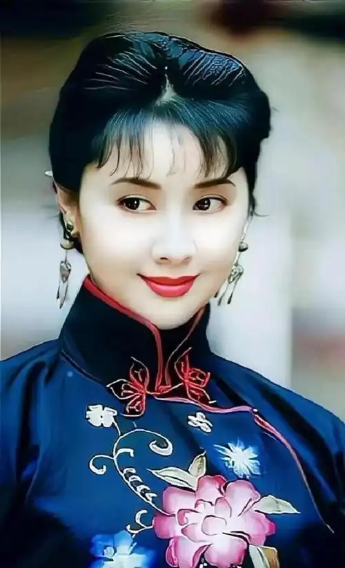 再看71岁的朱琳现状如何?