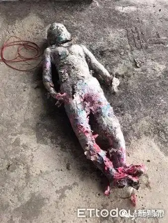 台湾一座荒废20年的鬼楼惊现上吊尸体