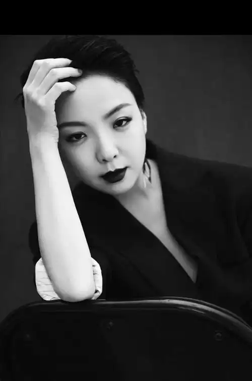 歌手王韵壹因病去世,终年38岁,曾与吴莫愁争夺哈林组的冠军!